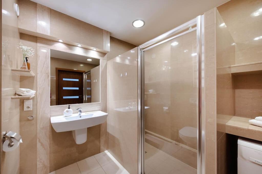 Wygodny Apartament Przy Dworcu Krakau Buitenkant foto