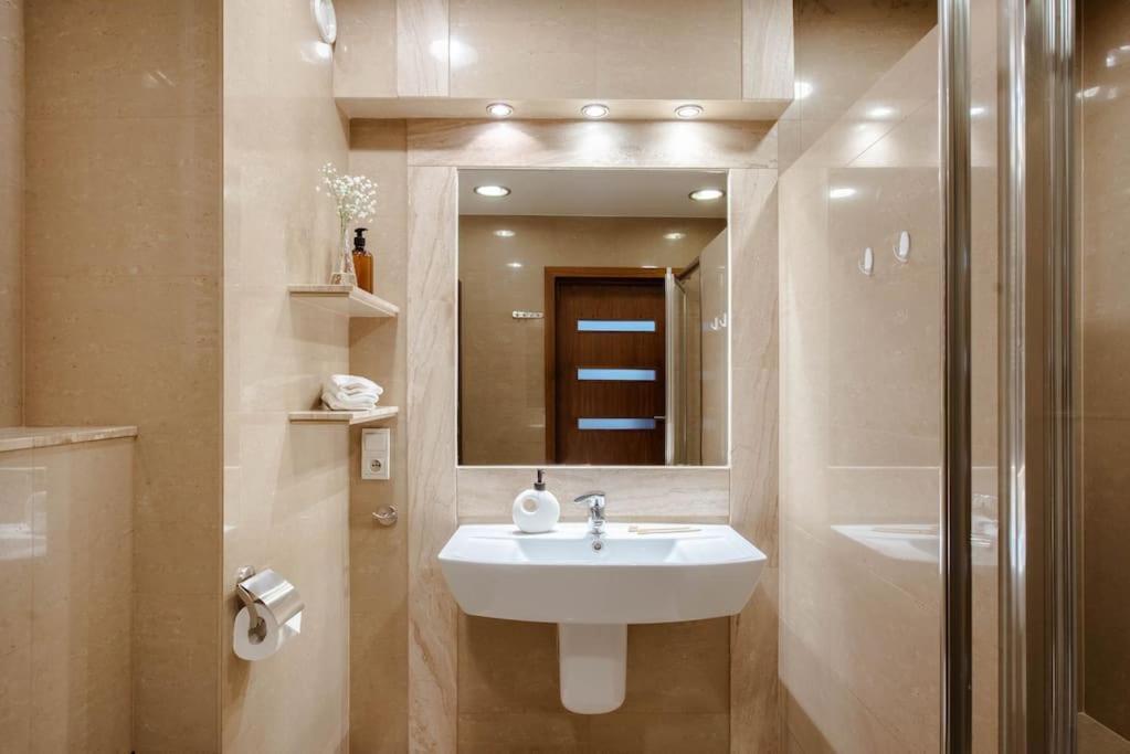 Wygodny Apartament Przy Dworcu Krakau Buitenkant foto